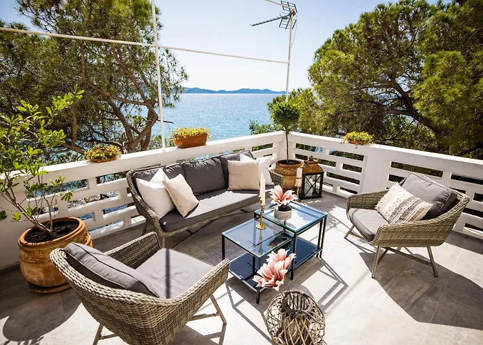Zadar Center Beach Apartment - Directly On The Sea