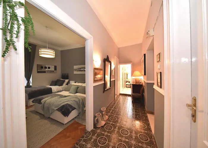 Zadar Center Beach Apartment - Directly On The Sea
